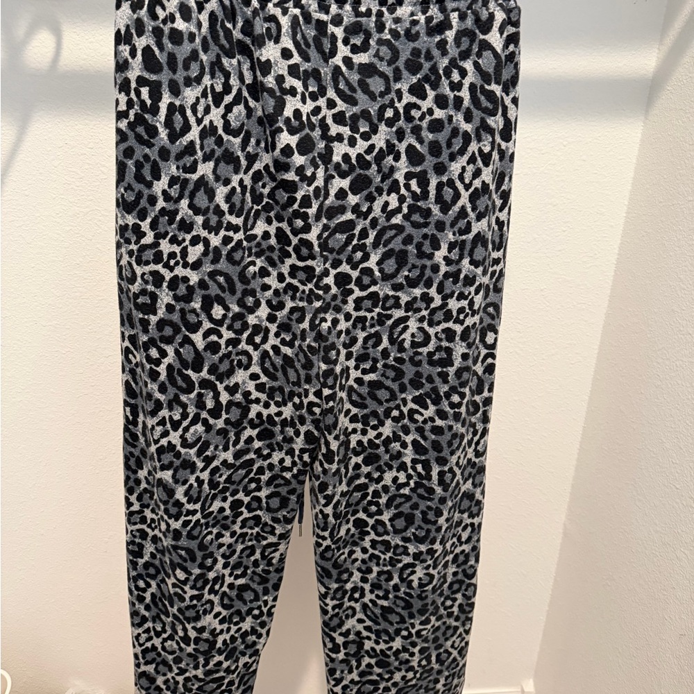 Leopard Print Pants - Picture 3 of 5